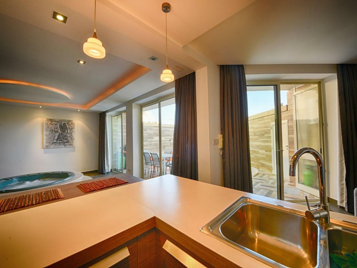Anthony'S Maisonette Villa Qala Exterior photo