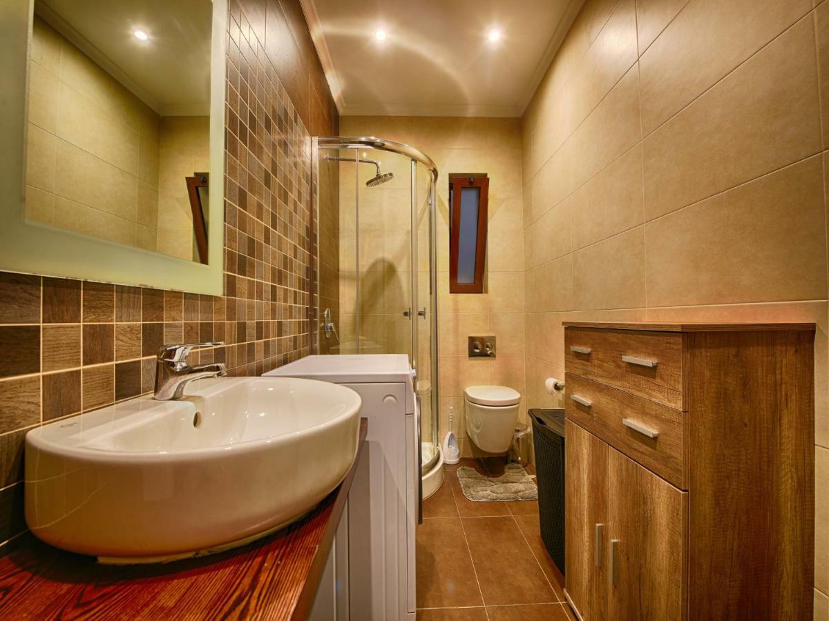 Anthony'S Maisonette Villa Qala Exterior photo